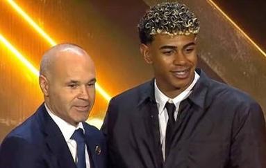 德天空：多特为阿德耶米提供720万欧年薪合同，但未满足要求