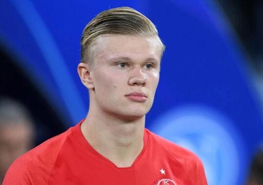 安东内拉偶遇网红街头采访：你是做什么工作的