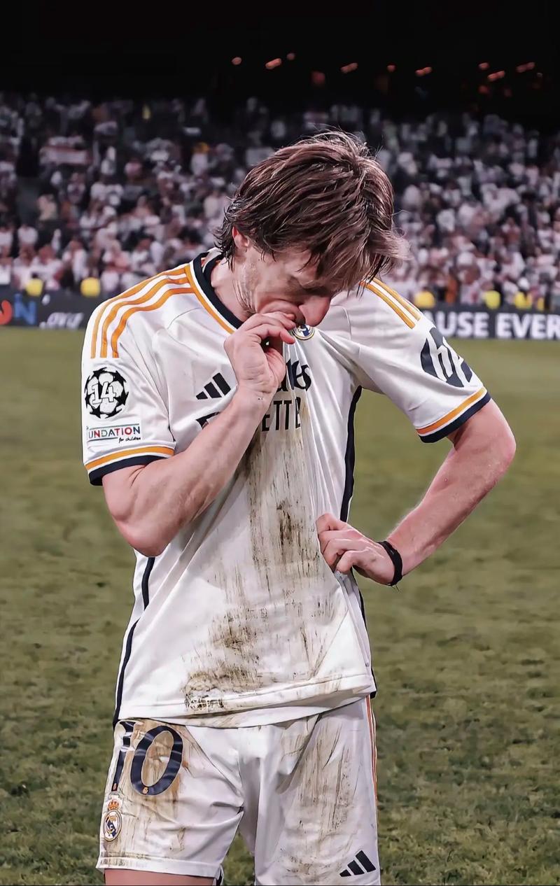 凯恩切换到“全能战士”模式，拜仁可以专心打欧冠了！